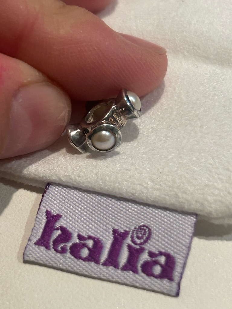 New Retired October Charm - White Pearl Accent 24$